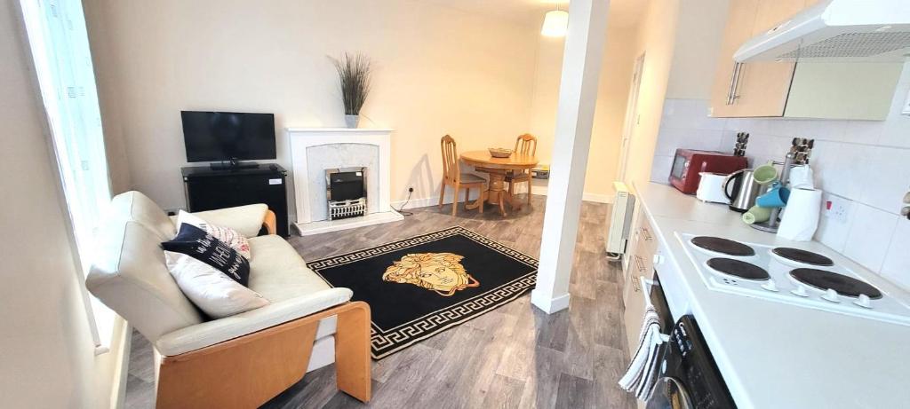 Cosy One-Bedroom Studio Flat with free private parking!, Blackpool