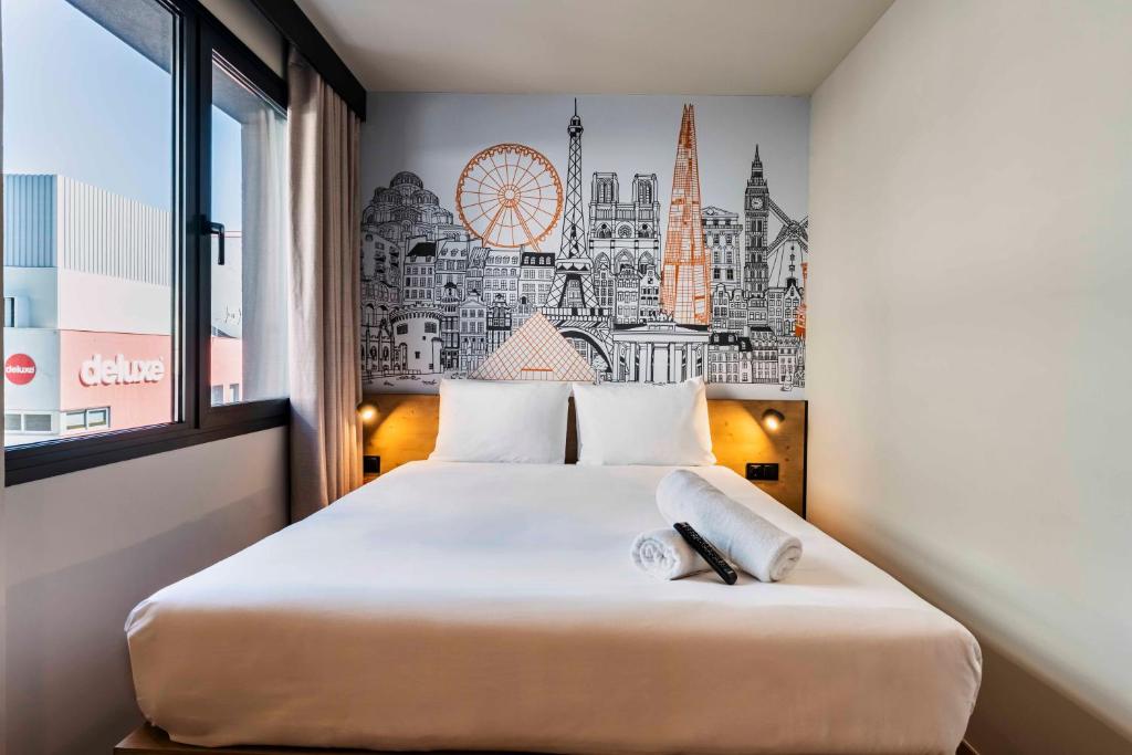 easyHotel Madrid Alcala - 2