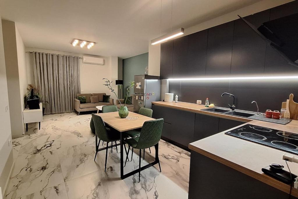 White Palace, Vlorë