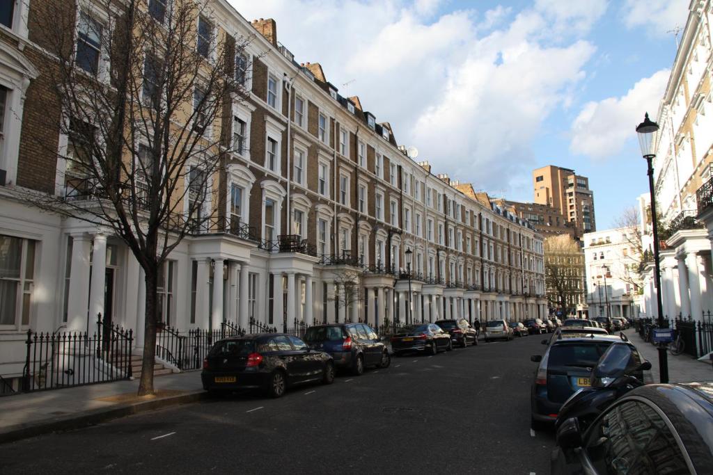 Exterior view, Exhibition Court Hotel 4 in London