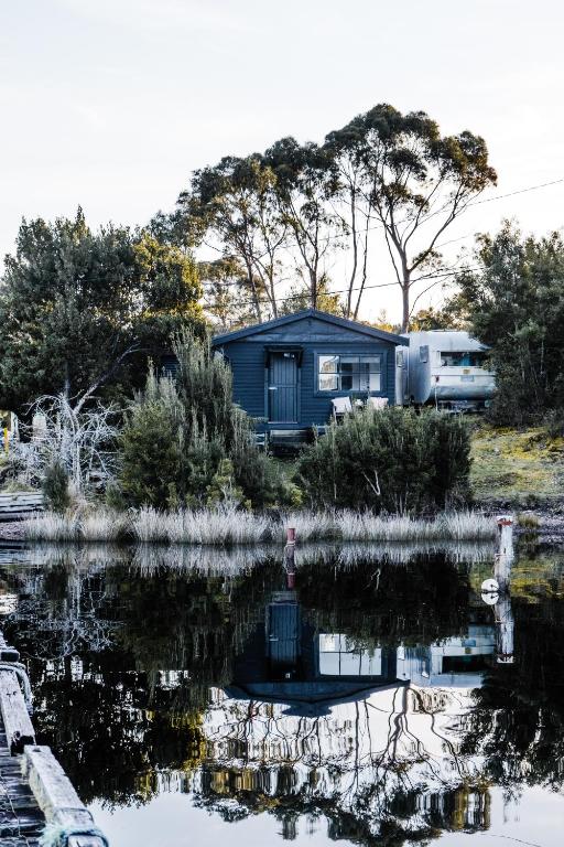 Bushy Summers - A Nurturing Bayside Shack, Strahan