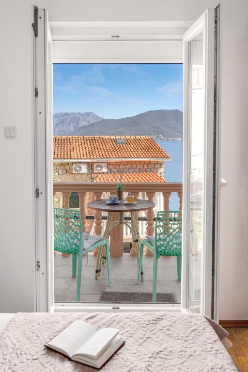 Sea Breeze Escape - 2