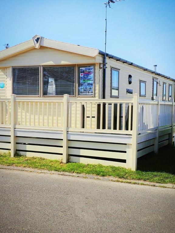 Lyon's Caravan, Silver Birch Way, Rhyl photo 7