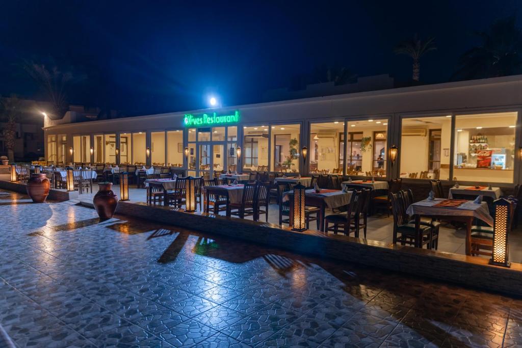 Empire Beach Aqua Park - Couples and Families — Restaurant & bars in Hurghada, Red Sea