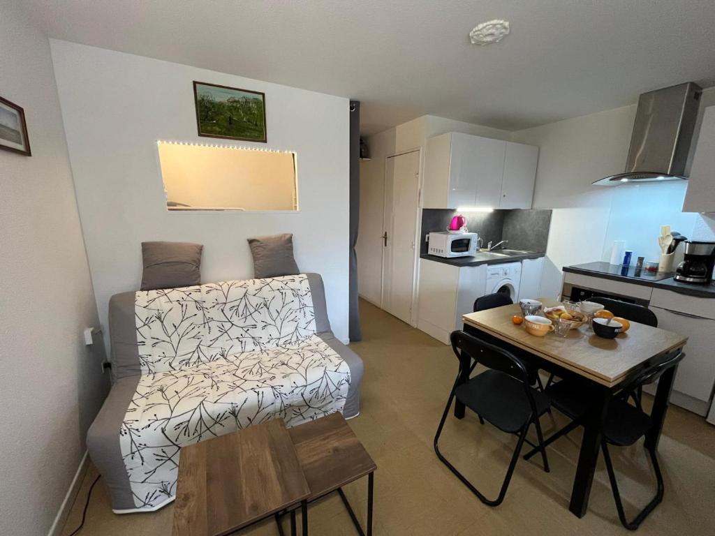 Appartement SENILLADES à Saint Pierre La Mer - 1