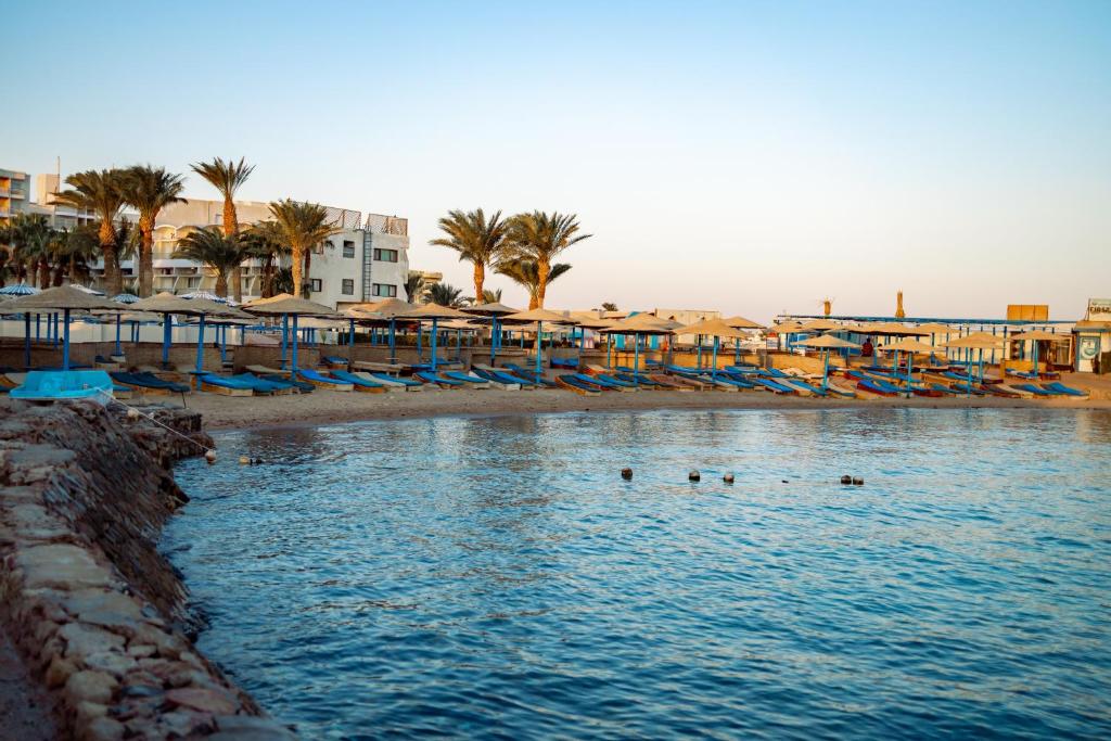 Empire Beach Aqua Park - Couples and Families — Beach in Hurghada, Red Sea