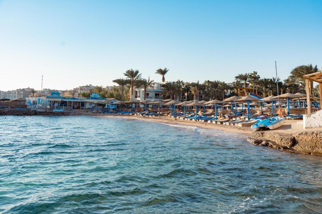 Empire Beach Aqua Park - Couples and Families — Beach in Hurghada, Red Sea