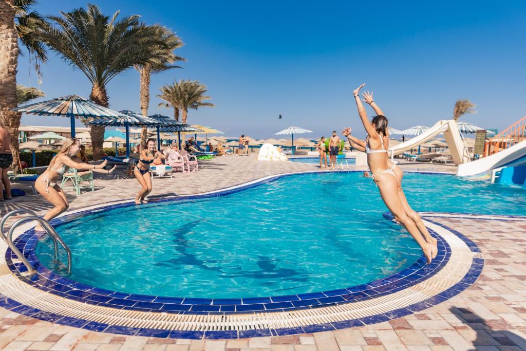 Empire Beach Aqua Park - Couples and Families — Swimming pool in Hurghada, Red Sea