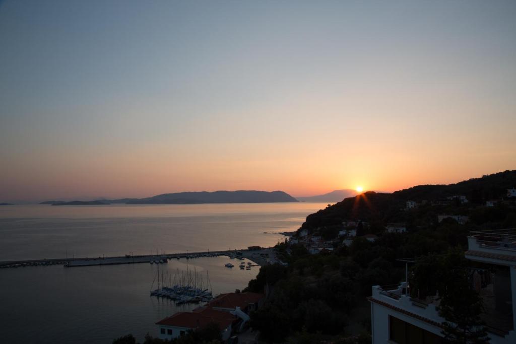 Aegean Wave - Faros photo