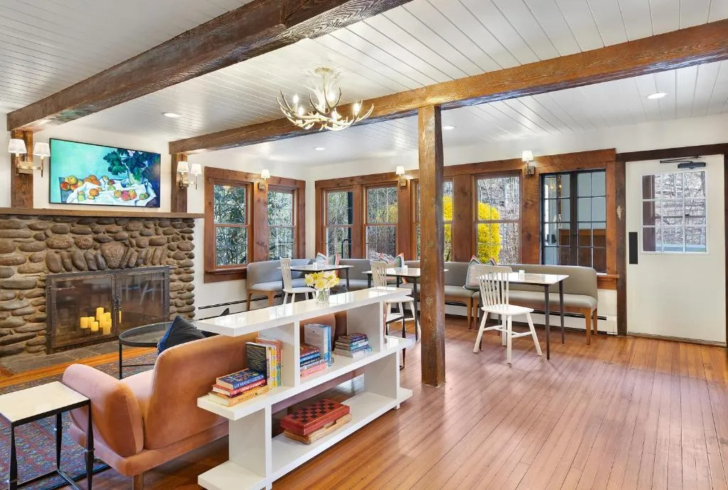 Phoenicia Lodge，位于腓尼基的酒店