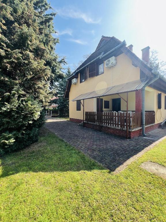 Siófok Aranypart 1, Siófok