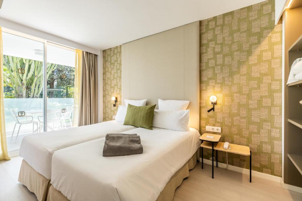 Hotel Illa d'Or & Club Apts 4* Sup — Hotel rooms in Puerto Pollensa, Balearic Islands