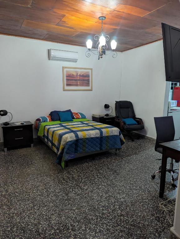 2 cuadras del parque central de Danlí Apartamento completo, Danlí