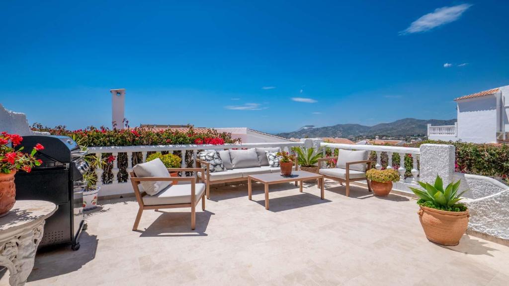 Lovely townhouse, several terraces, garden, pool - 1