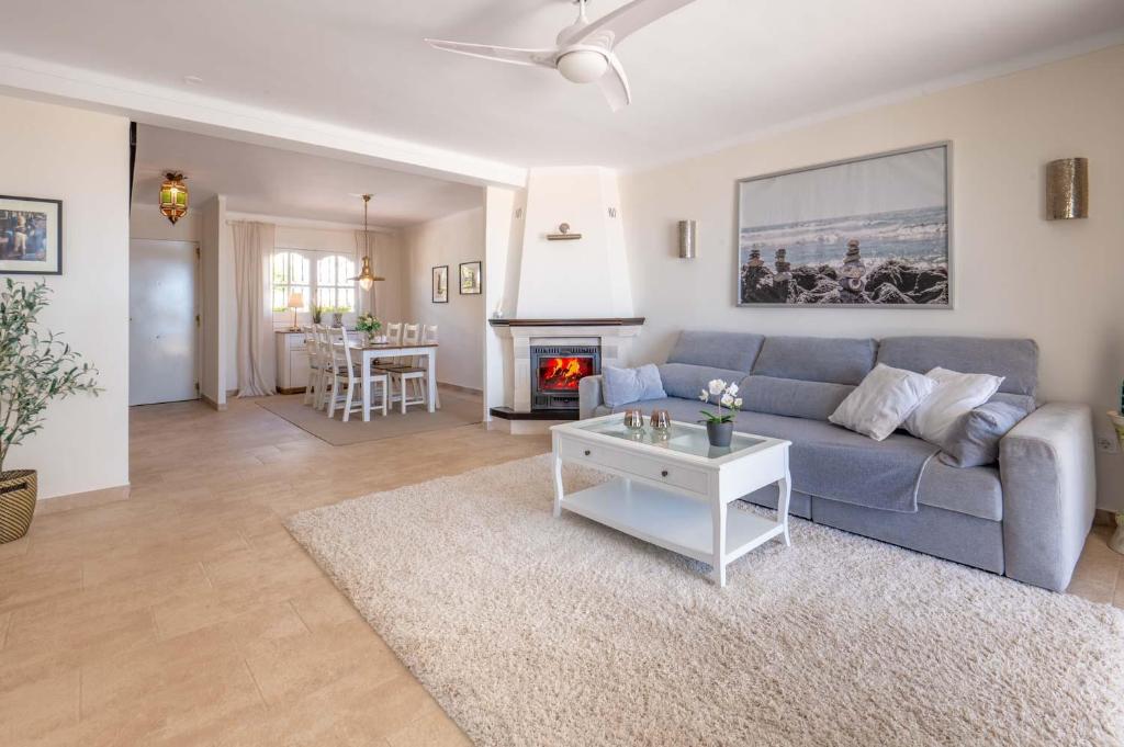 Lovely townhouse, several terraces, garden, pool - 3