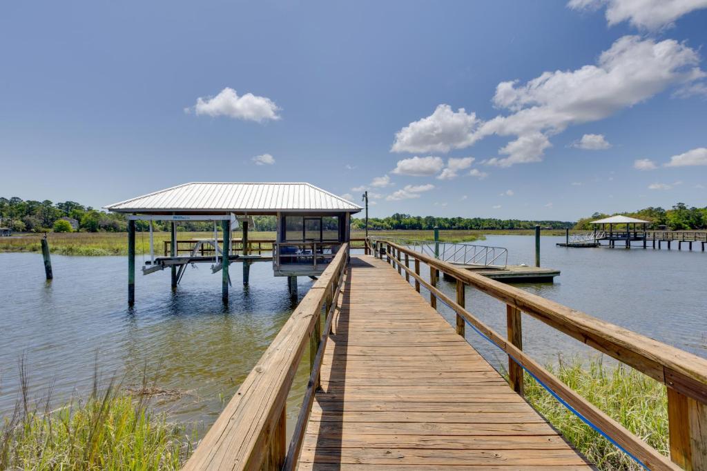 Fish, Boat and Unwind Creekside Oasis in Darien!, Darien