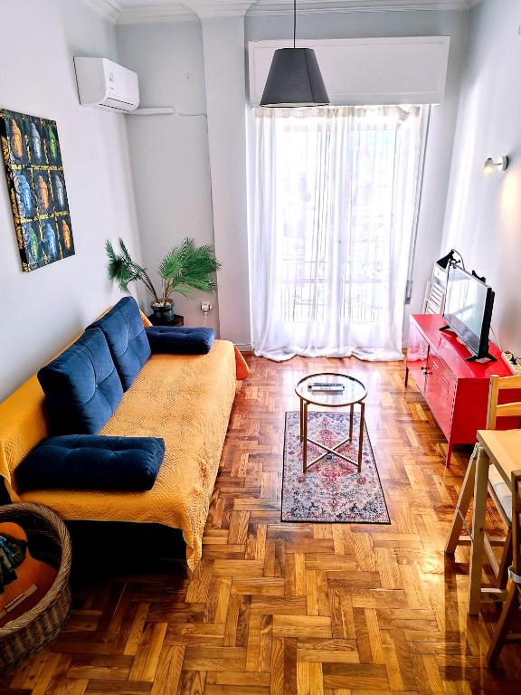 Selini's apartment, Atény