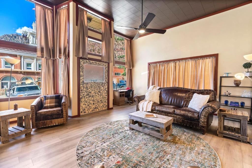 325 6th Ave Unit A, Ouray