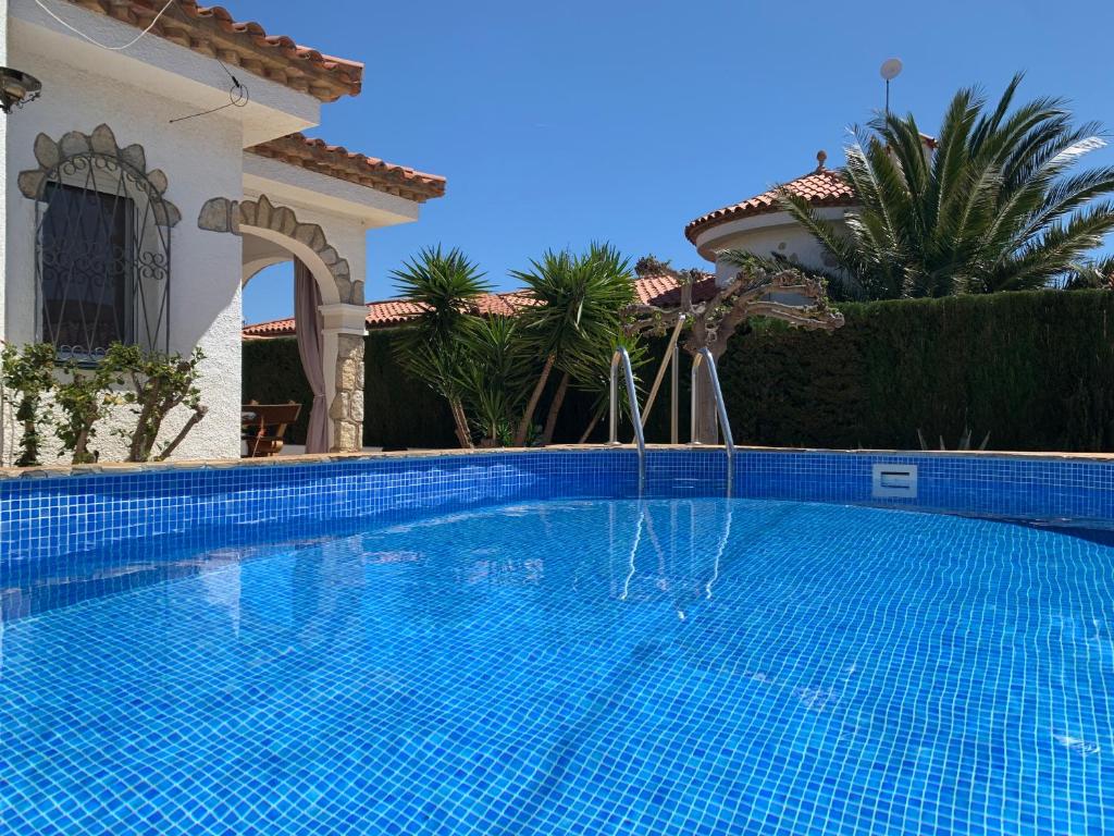 Casa con piscina privada a 1 km de la playa - 1