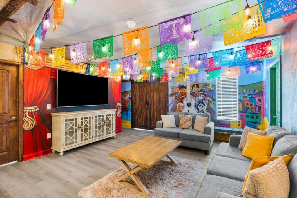 Cocos Castle Escape 9BR PV POOL, Kissimmee