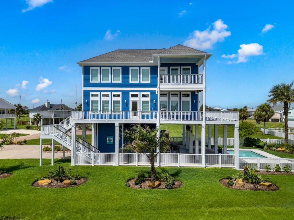 Private pool & 5 mins from the Beach!, Galveston