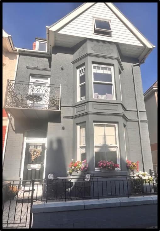 Coastal Cwtch, Moffat