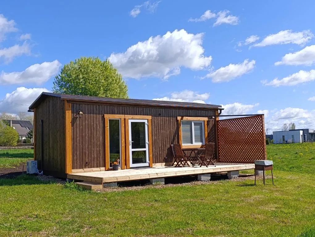 Cozy Cabin with Sauna and Hot tub, Hotel in Ikšķile