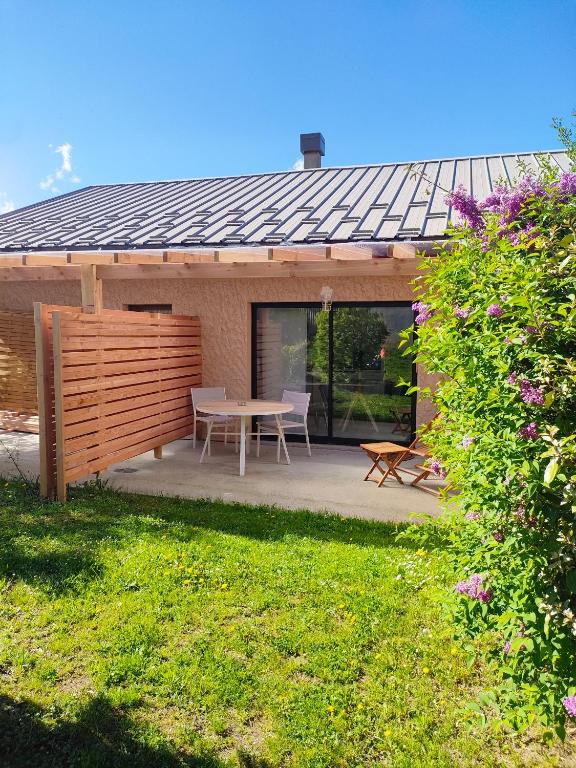 Le Cosy du Plongeoir - T2 neuf avec vue sur le lac de Serre Ponçon et grande terrasse avec jardin - 3