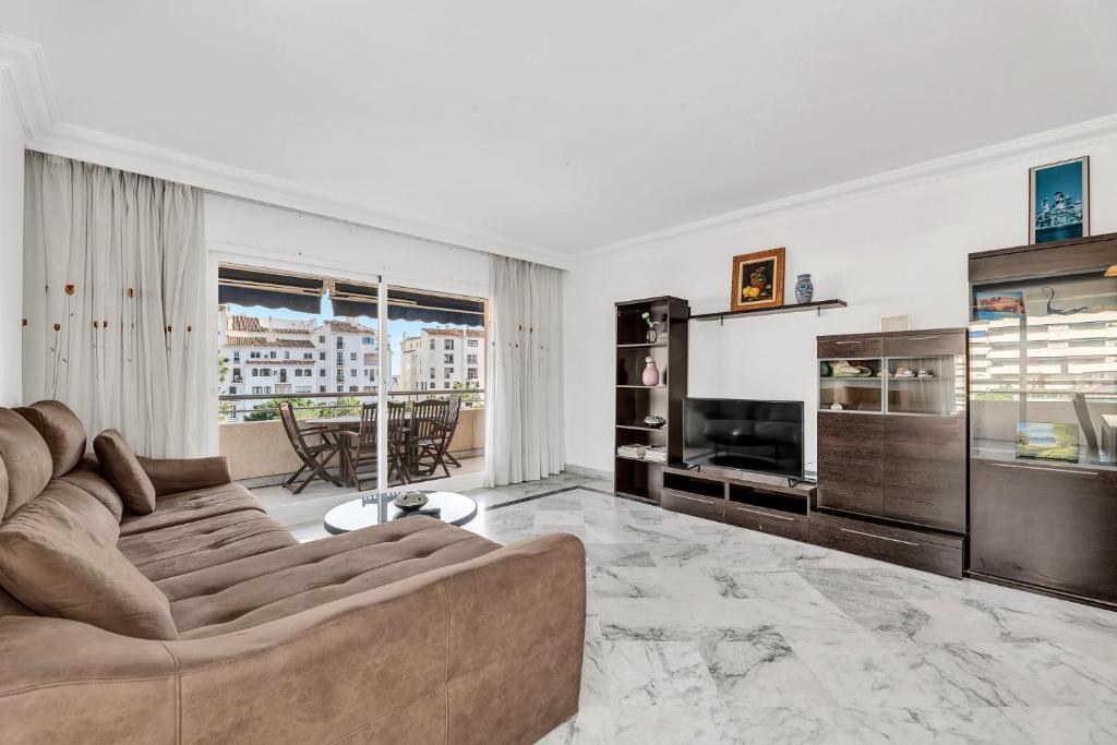 LetsMarbella - Grand 3BR Corner APT - Marina Banus - 5