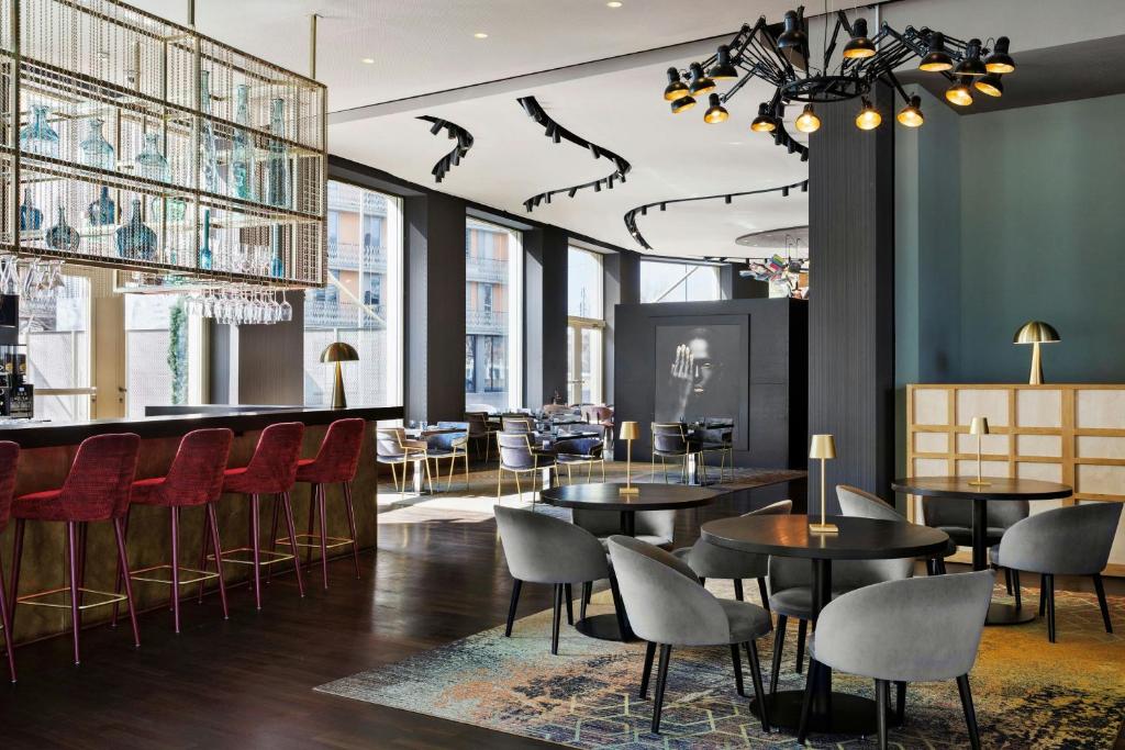 Bar/lounge, Renaissance Zurich Tower Hotel in Zürich