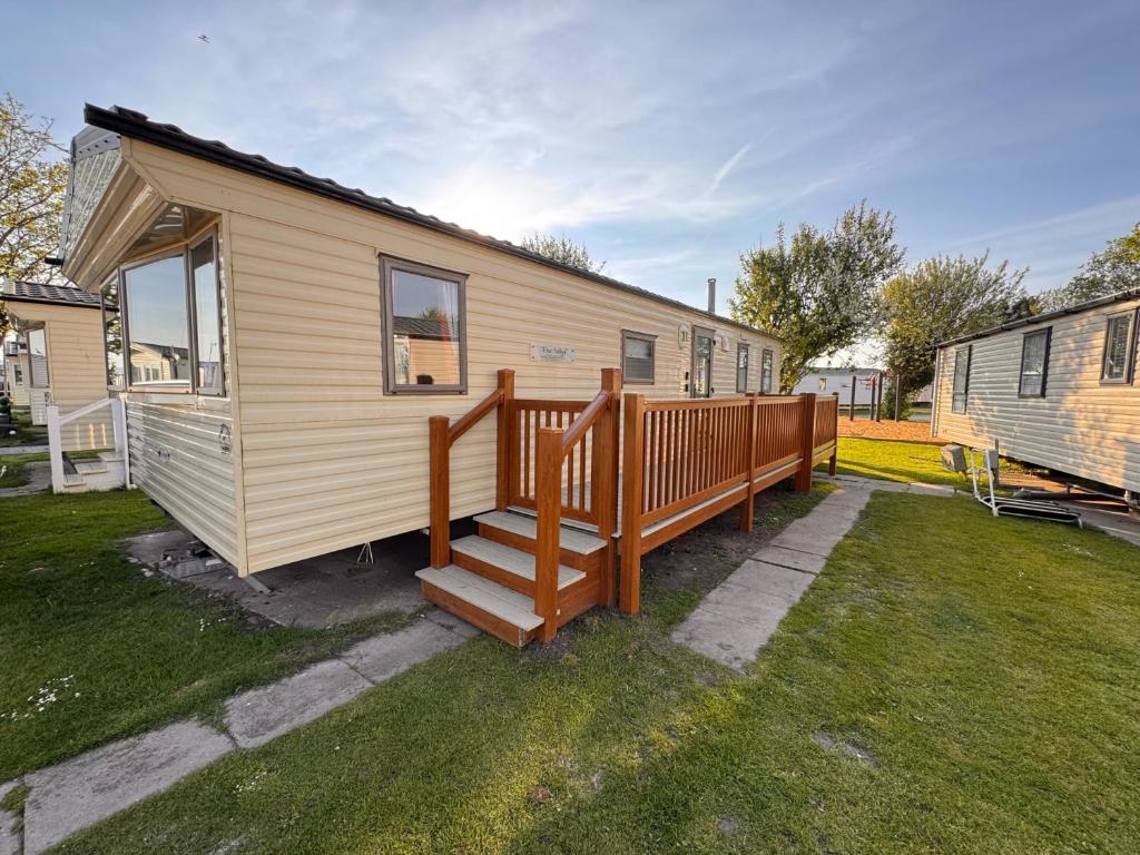 3 Bed Caravan - Side gated decking WiFi Pets, Abergele