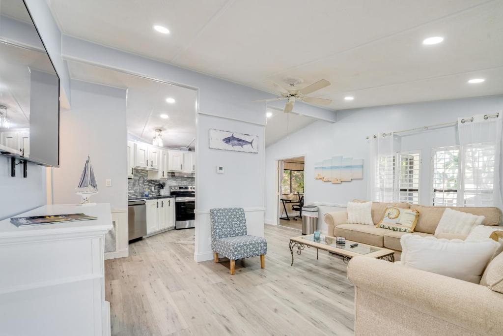 Golf and Pool Access Home with Yard in Lady Lake, Lady Lake