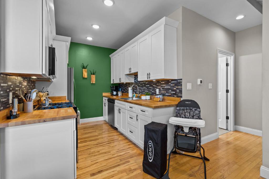 West End Whimsy | JZ Vacation Rentals, Tower Grove