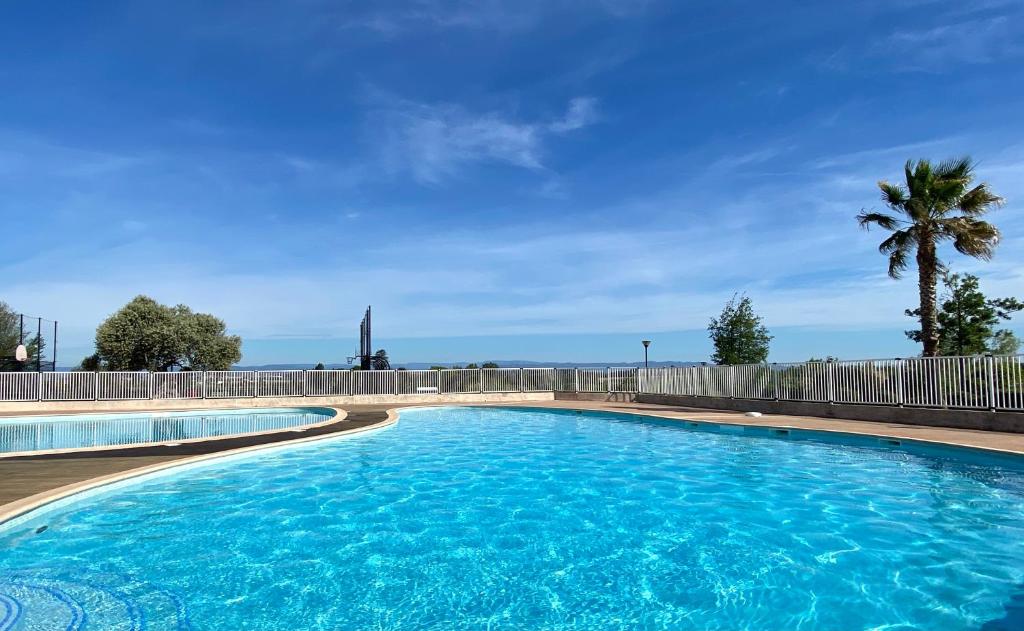 Coquet logement tout confort avec piscine - 3