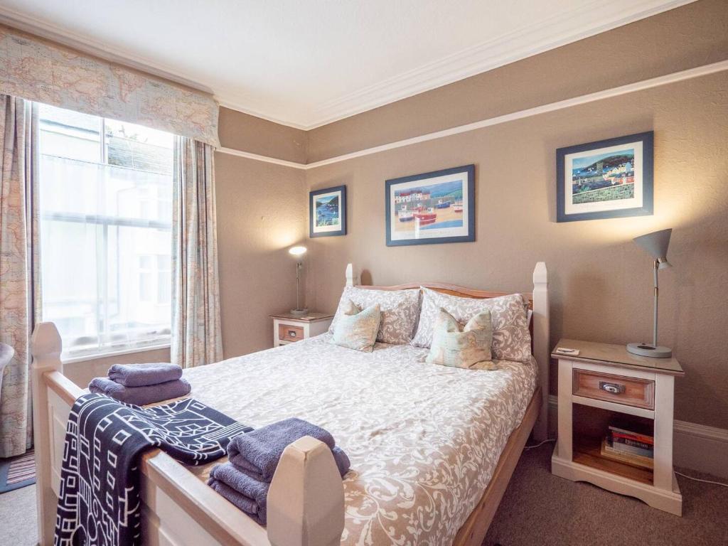 Cosy B&b With Parking Above Caf Alf Resco, Dartmouth