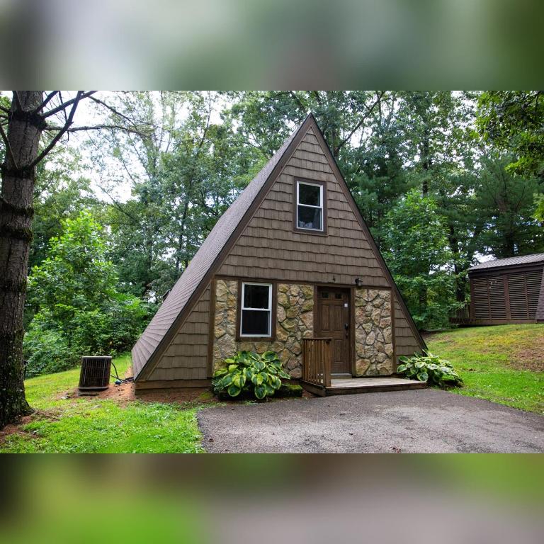 A-Frame #04 - by The Chalets, Logan