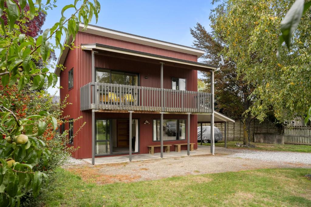 Crescent View - Wanaka Holiday Home, Wanaka