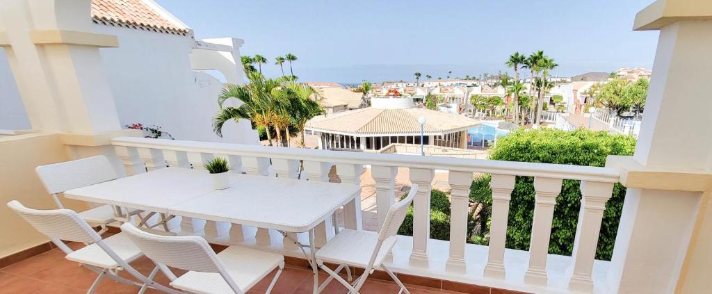 The Palms Poolview Balcony Suite - 5