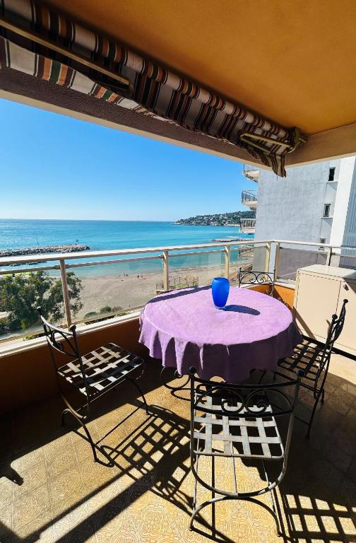 Appartement Menton front de mer au dernier étage de 95M2 avec Terrasse de 70M2 - 2