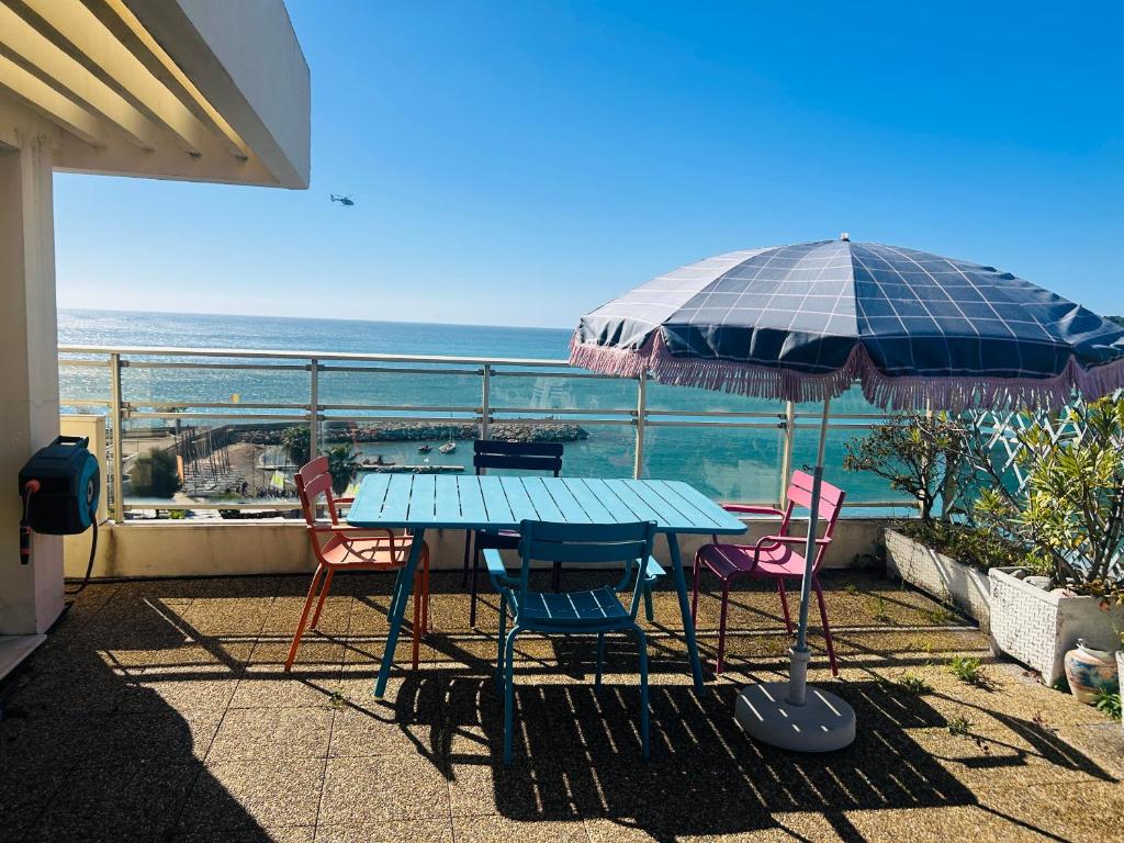 Appartement Menton front de mer au dernier étage de 95M2 avec Terrasse de 70M2 - 1