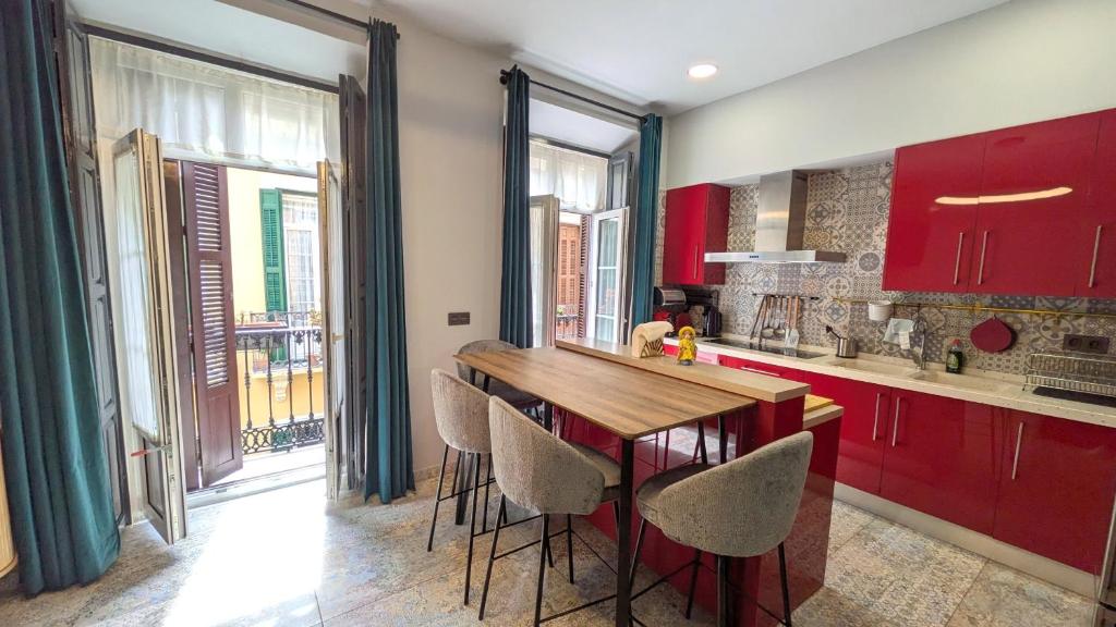 Alma de Málaga 2BR Stay with Art History & Comfort in the Heart of the City - 2
