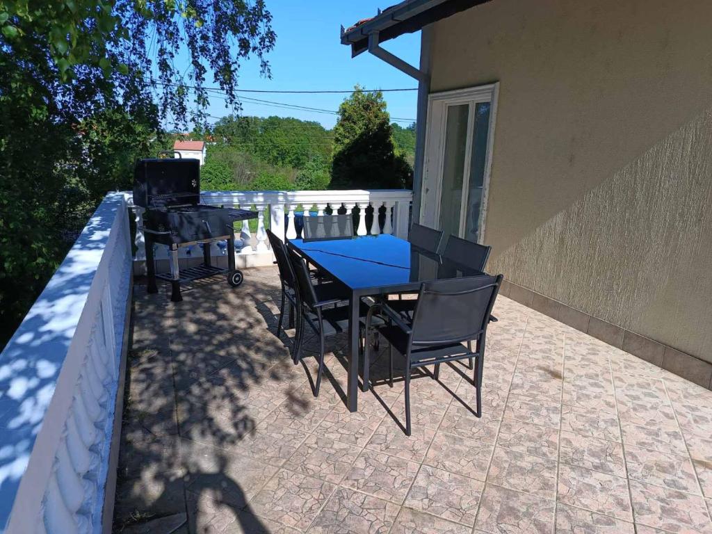 Cozy Place, Pavi°evac