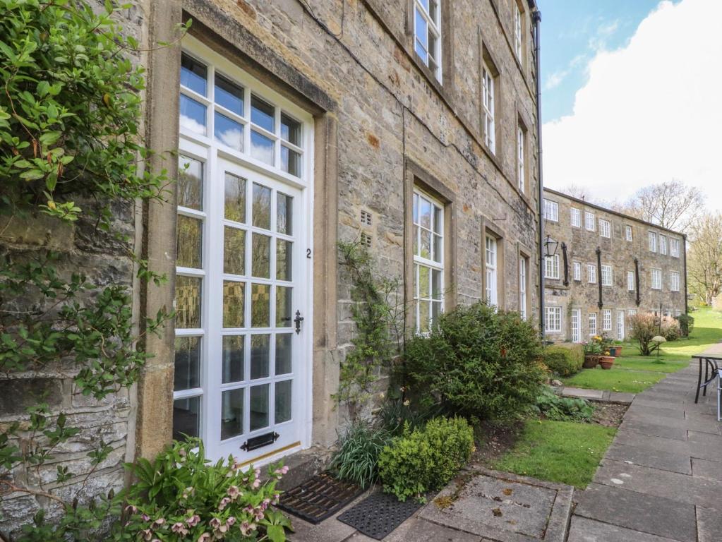 2 Riverside Walk, Airton