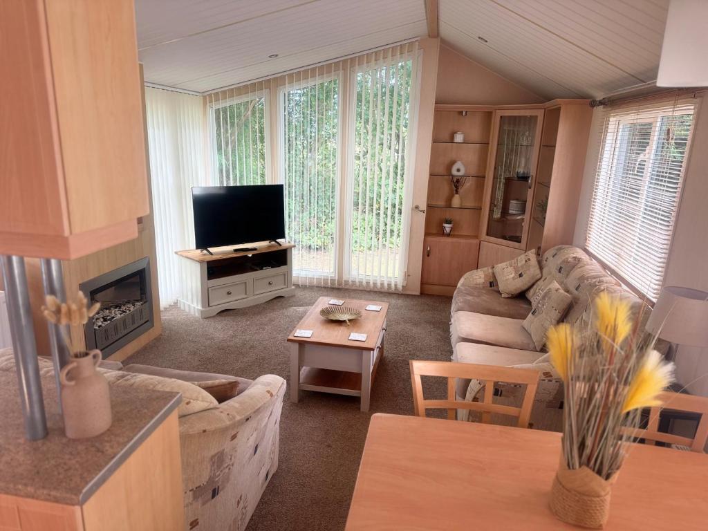 Cedar Retreat Southview - Sleeps 6 Wi-Fi & Garden, Skegness