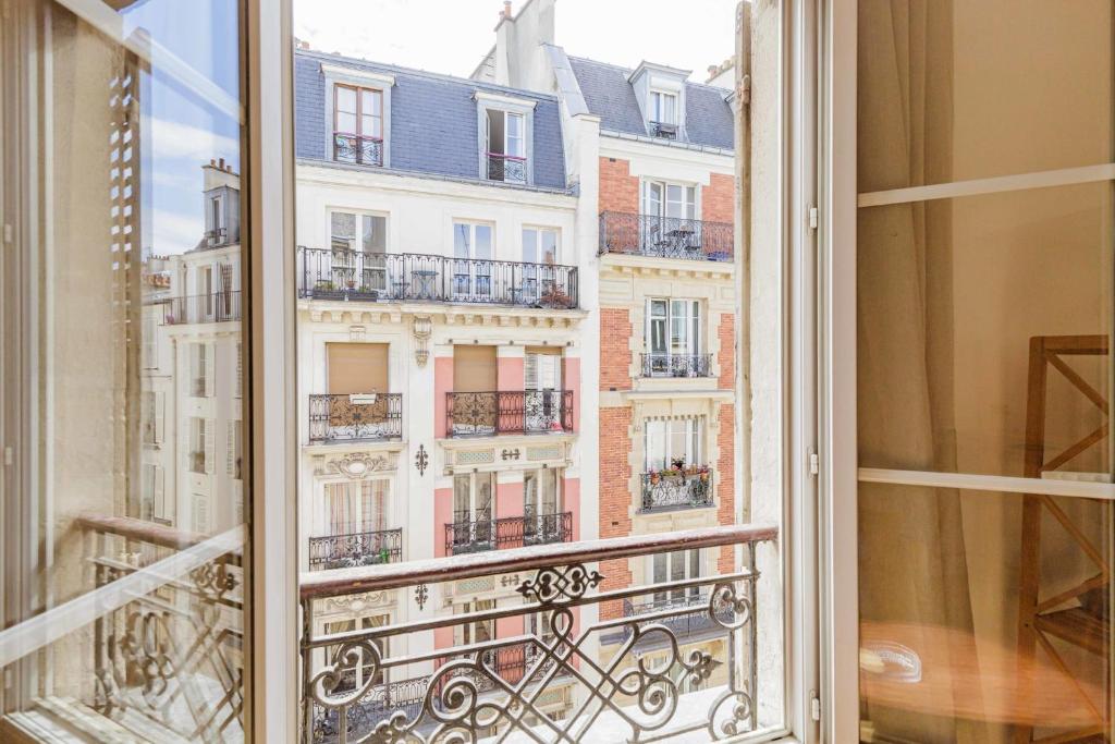 Beautiful bright apartment in 17eme, Paris