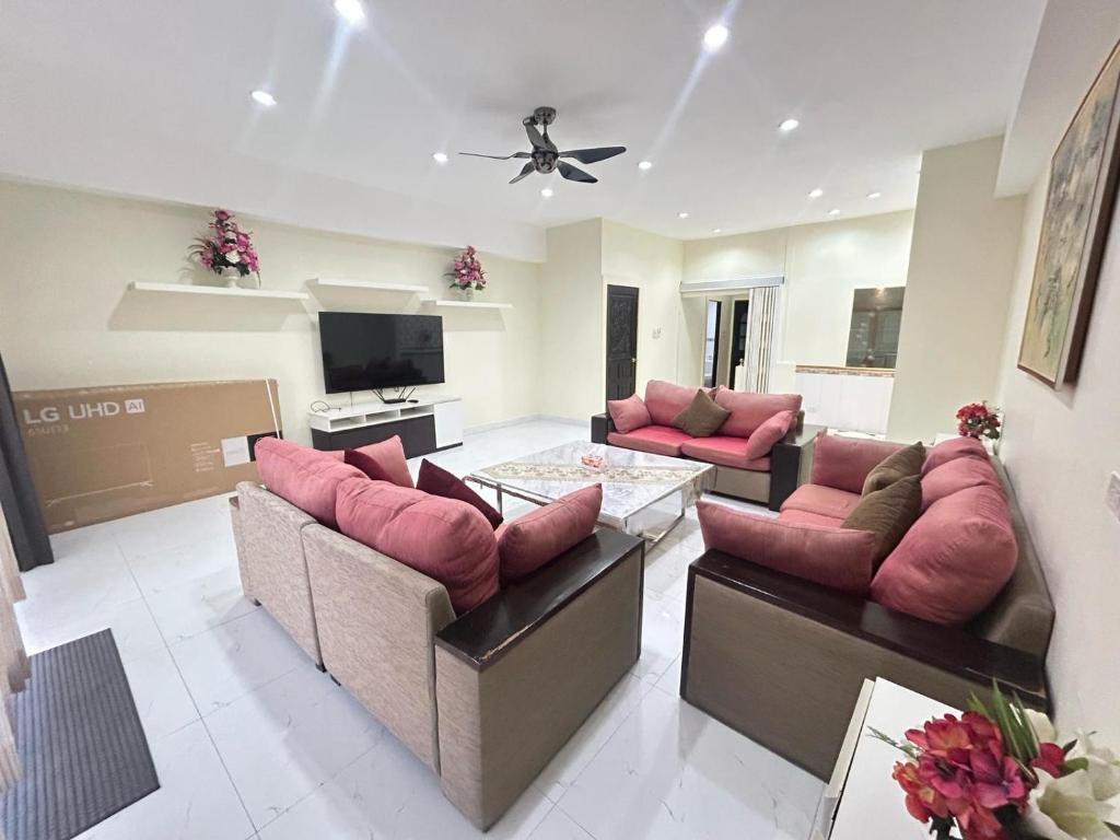 New 3 Bedroom Duplex apartment - BTS Phra Khanong, Bangkok