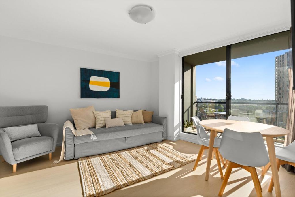 KozyGuru | Haymarket | Cozy 2-Bedroom Apartment, Sydney