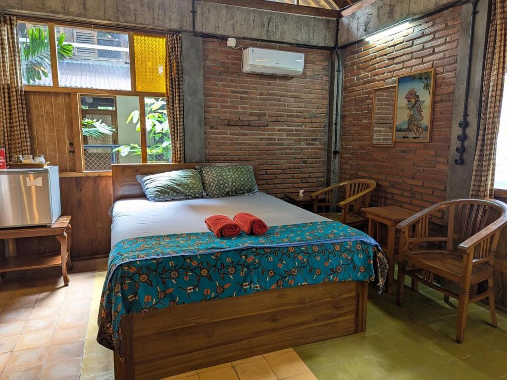 Melati Double Studio with Shady Balcony Upstairs, Timuran