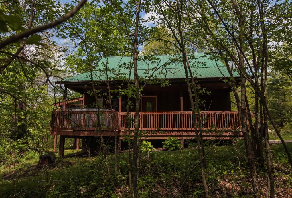 Couples Paradise I - by The Chalets, Logan