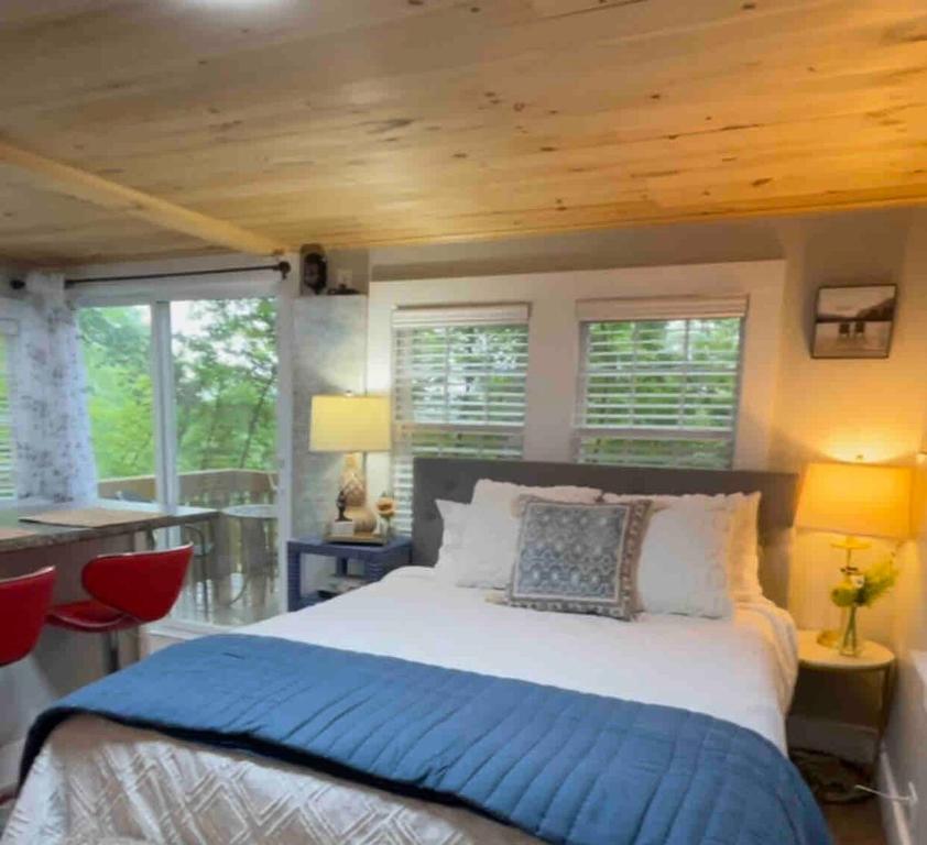 Cheerful Cottage Close to Everything 13, Edgecomb